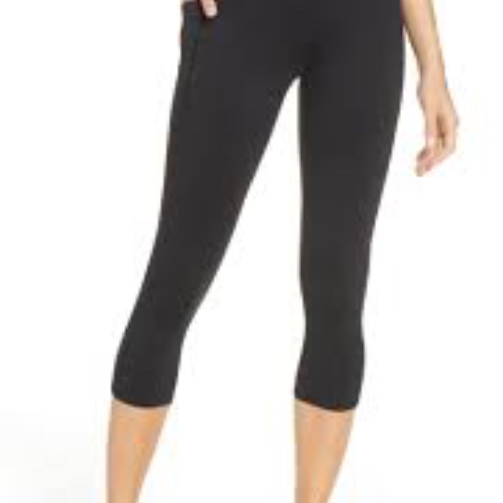 “Zella Live In High Waisted Pocket Crop Leggings”